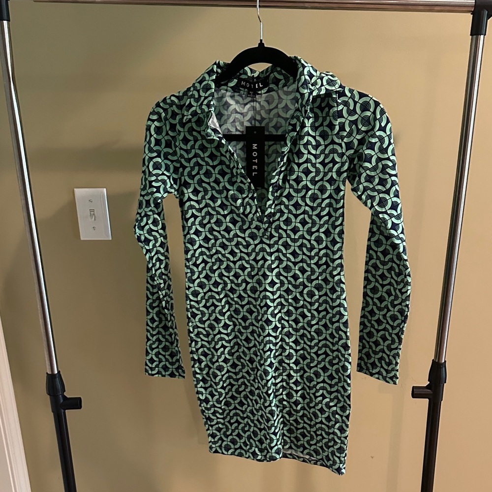 Motel Rocks Long Sleeve Green and Black Dress